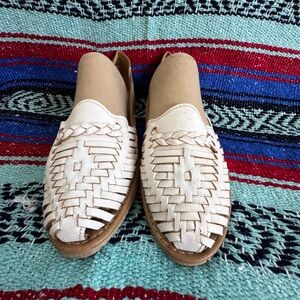 Women’s White leather huaraches